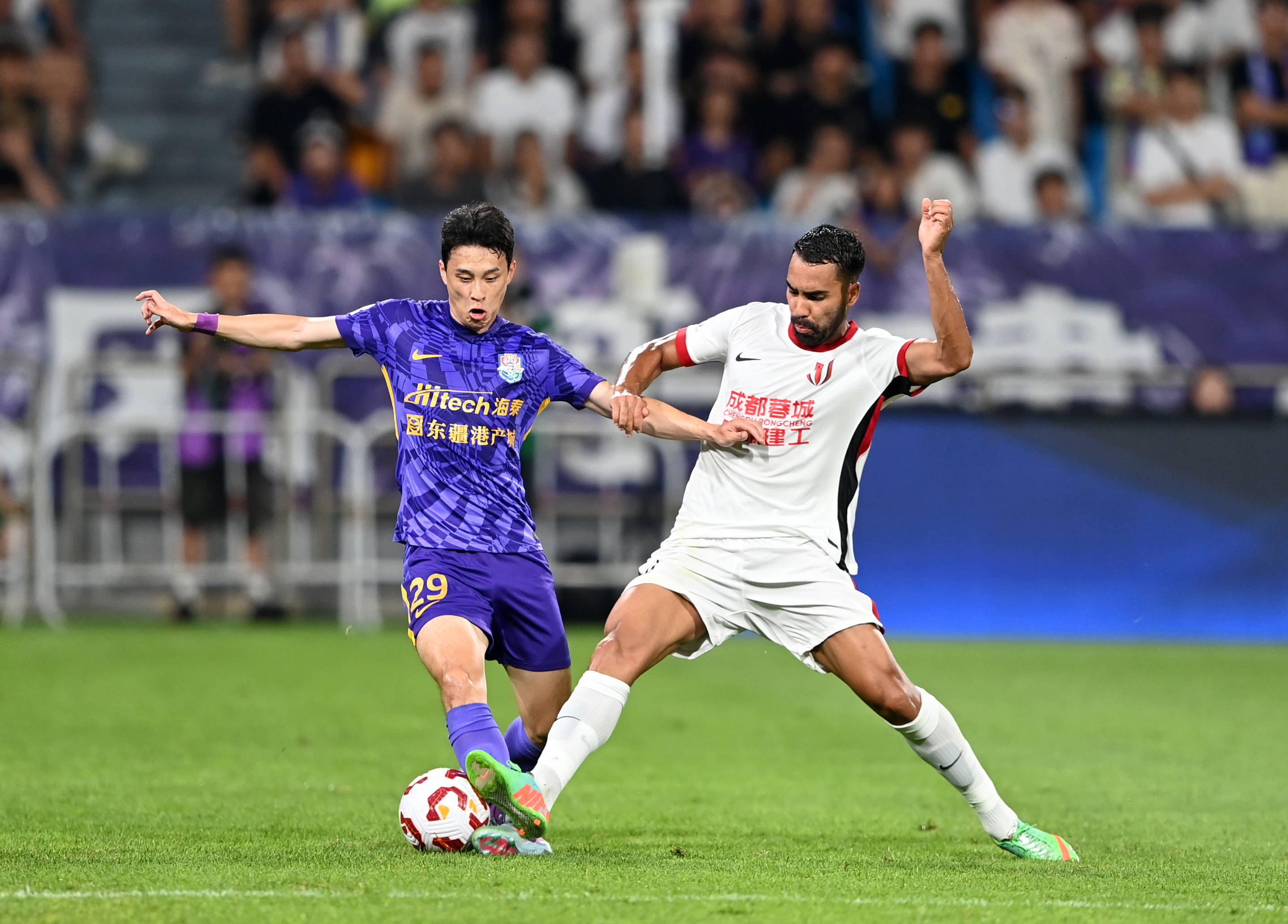 一名队员 一名队员